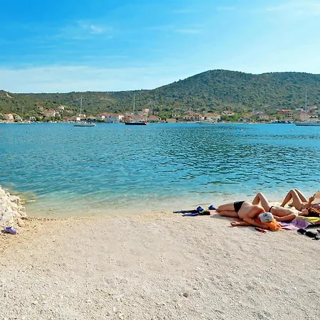 アパート With Parking Space Vinisce, Trogir - 4276 *