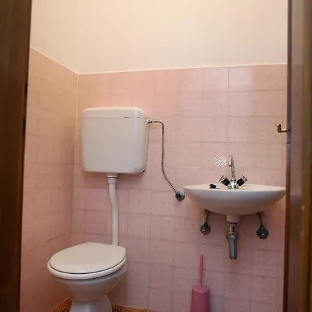 Apartments With Parking Space Vinisce, Trogir - 4276
