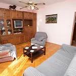 Apartament With Parking Space Vinisce, Trogir - 4276 Vinišće