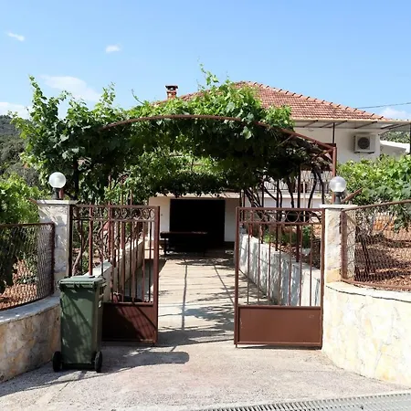 With Parking Space Vinisce, Trogir - 4276 Vinišće