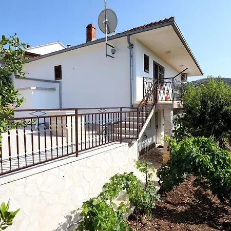 Apartament With Parking Space Vinisce, Trogir - 4276 *