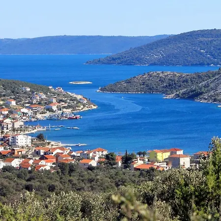 With Parking Space Vinisce, Trogir - 4276 Apartament Vinišće